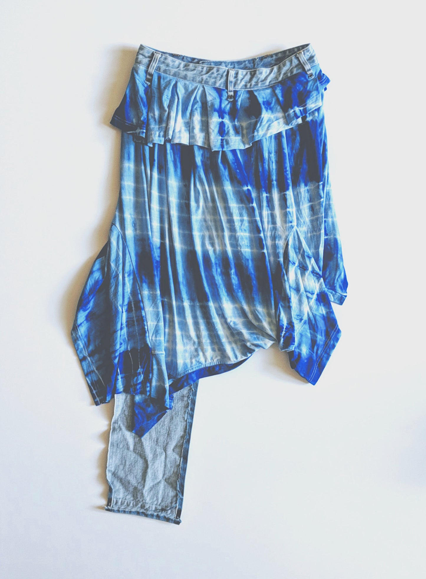  Vinti Andrews Blue Tie Dye T Shirt Jean Skirt